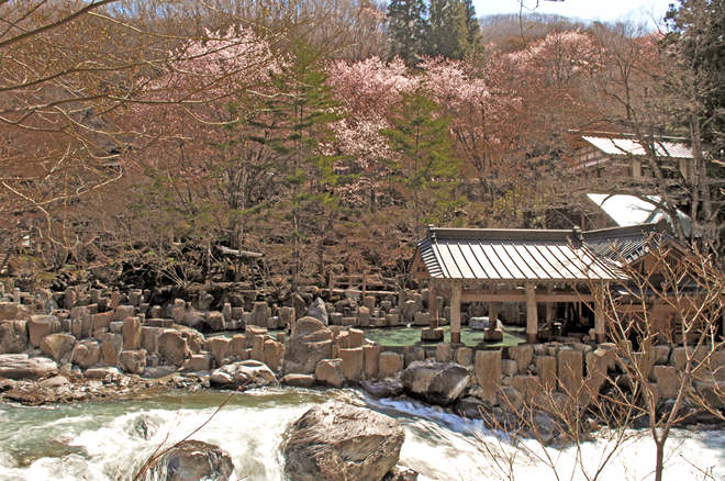 春の宝川温泉の写真