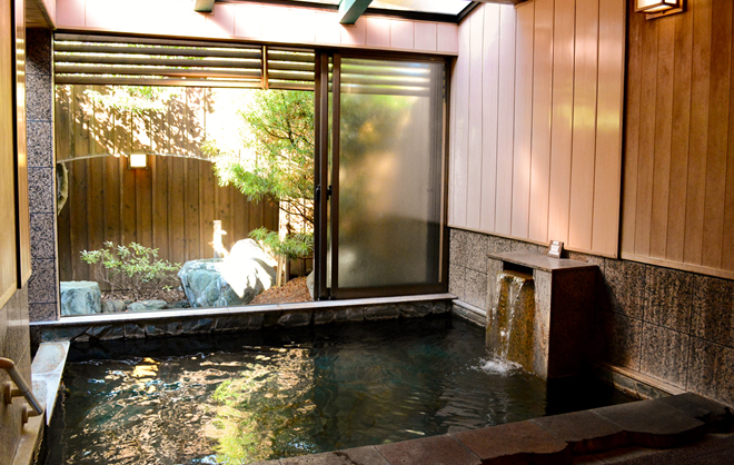庭園檜風呂の写真