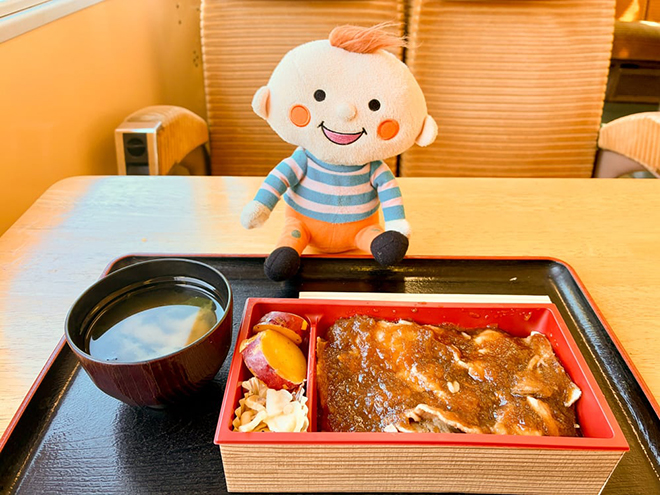 「やまと豚弁当」とほぺたんの写真